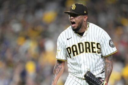 Padres silence Cubs' bats again, finish off 2-game wild-card sweep
