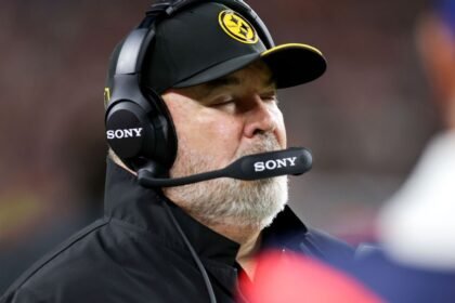 Steelers' McCarthy regrets angry exchange with Rodgers in frustrating loss
