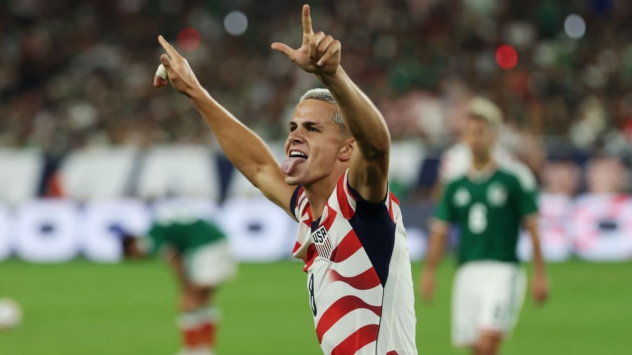 Sullivan, 17, becomes youngest USMNT scorer with stunner vs. Mexico