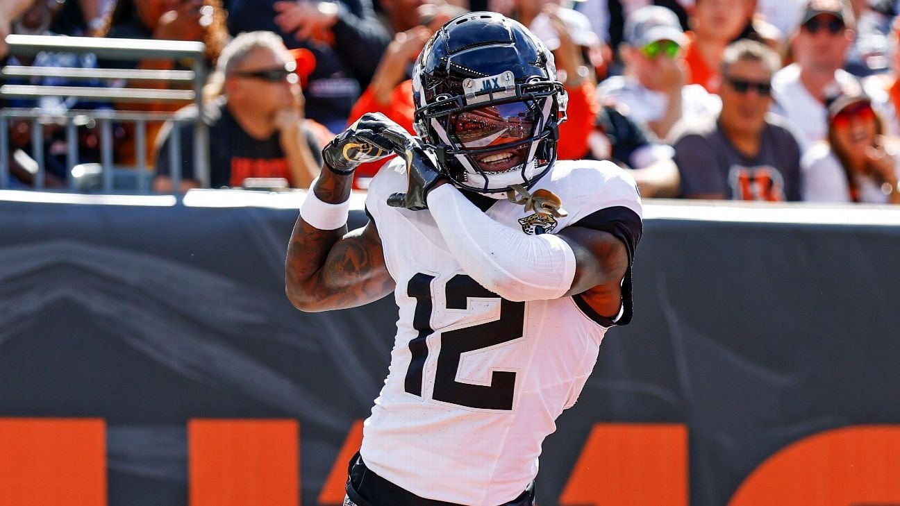 Travis Hunter's juke drops Tee Higgins on nullified pick