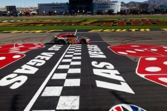 Briscoe fends off Larson's last-lap surge to win in Las Vegas