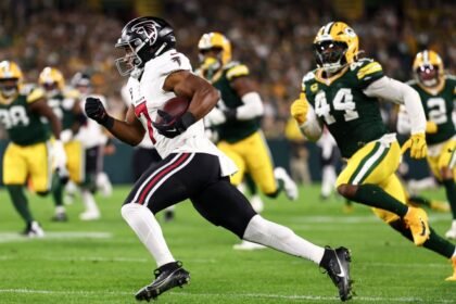 Is Bijan Robinson the NFL's best running back? He is when he's in primetime