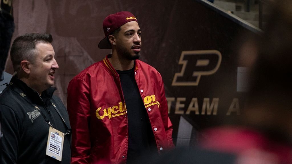 Haliburton buys tickets for students to attend Pacers game at Iowa State