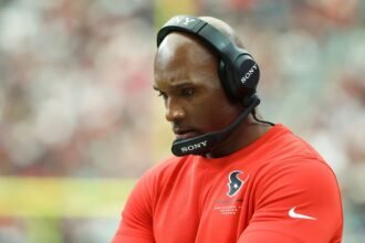 Texans coach Ryans taking over defensive playcalling after 0-4 start