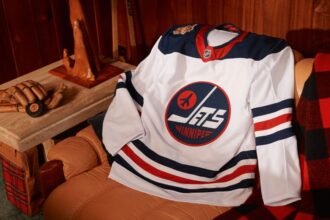 Jets, Canadiens dressed to impress with new NHL Heritage Classic sweaters