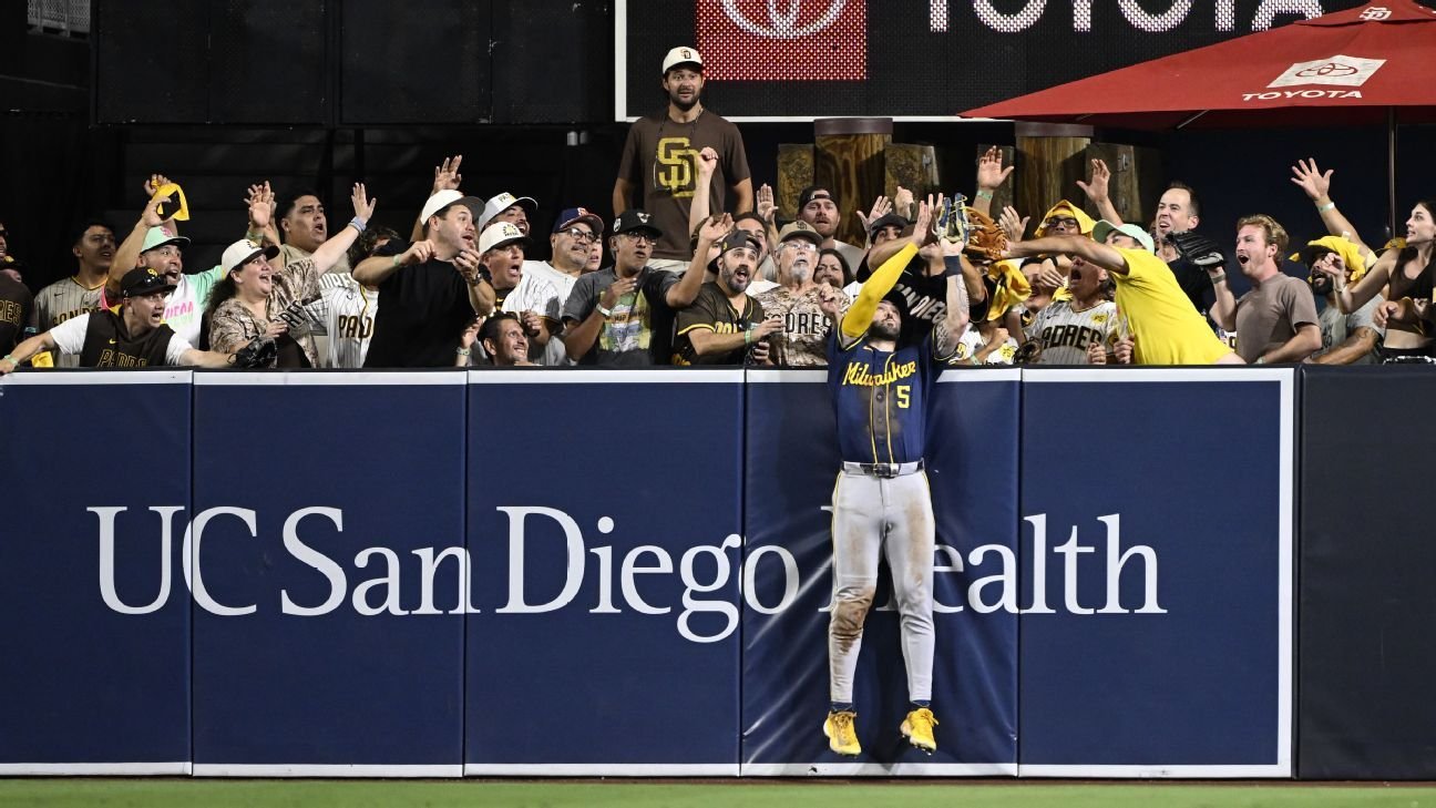 Mitchell's late HR robbery helps seal win, as Brewers set rematch with L.A.