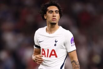 Transfer rumors, news: Man United, Chelsea in race for Spurs academy star