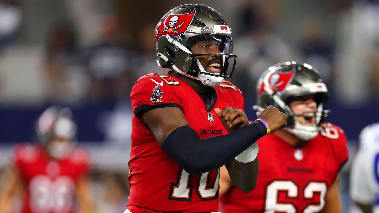 Buccaneers explode in third quarter to stun Cowboys