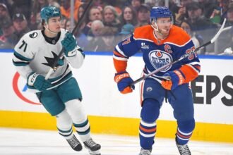 NHL Tonight: Previews, stats, betting info for Saturday's 14 games