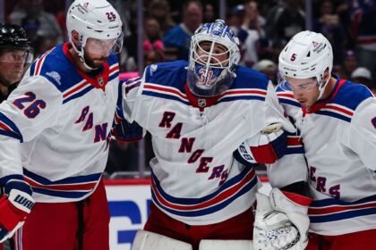 Shesterkin injured, helped off ice in second period of Rangers' loss