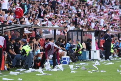 Rayo-Athletic suspended after paper plane protest