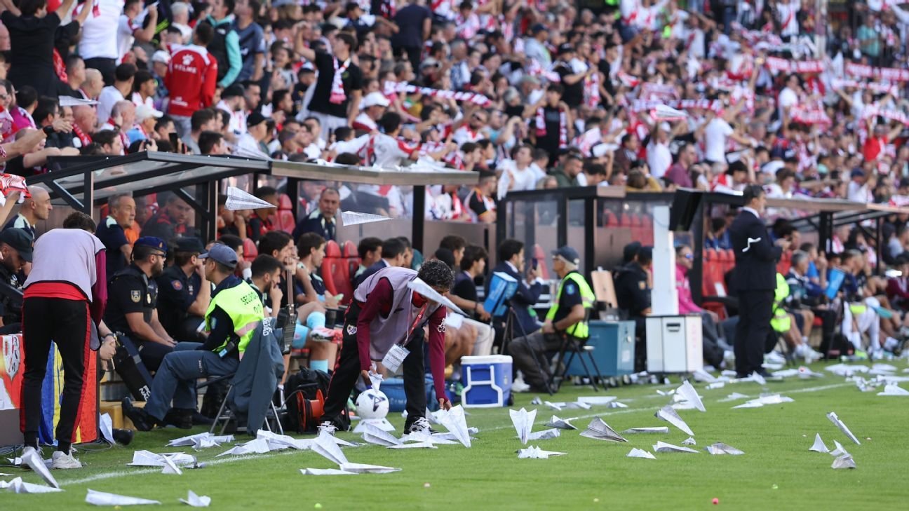 Rayo-Athletic suspended after paper plane protest