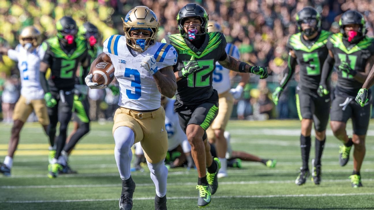 UCLA rides Knight's 2-TD day to take down Oregon, remain undefeated