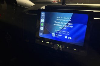 This little-known app lets you display song lyrics on Apple CarPlay