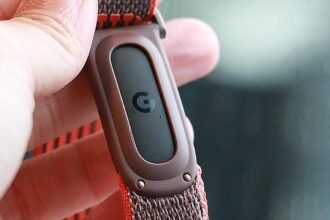 Google's Fitbit Edge leaks out with a screen and Pixel 11 colors
