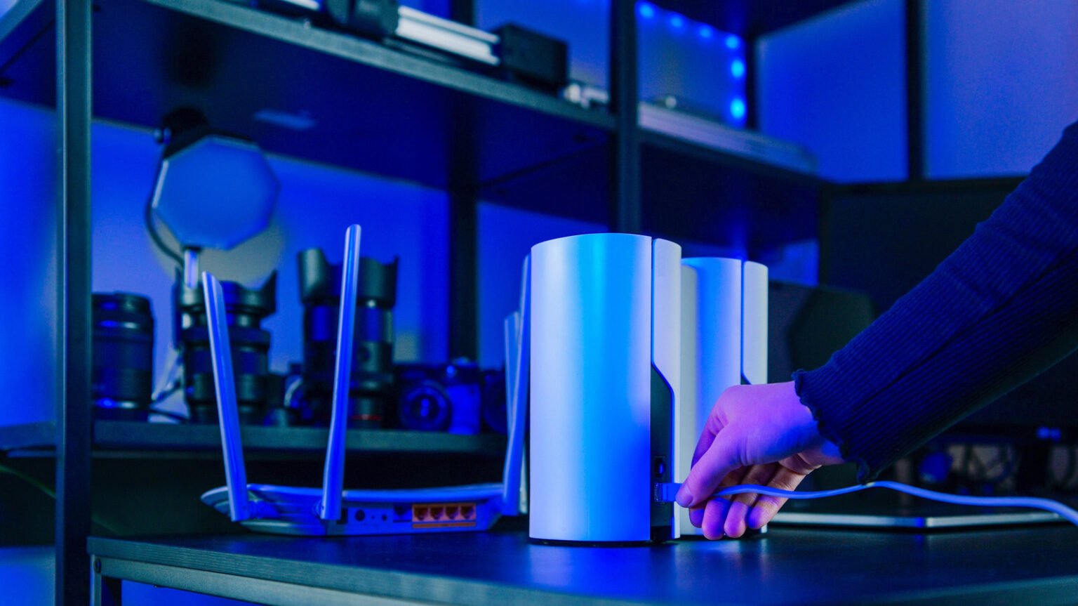 Why don't you see external antennas on mesh Wi-Fi systems?