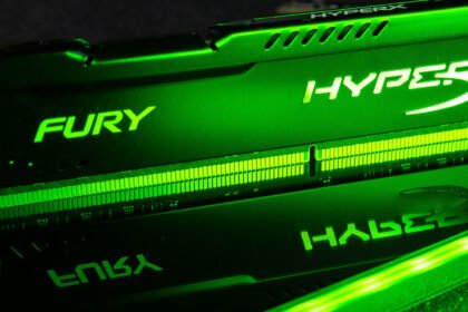 What's the difference between RAM and ROM memory?