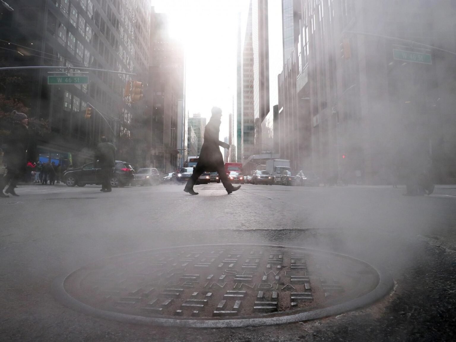 5 people spotted climbing out of manhole in New York City