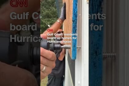 Gulf Coast residents board up homes for Hurricane Isaias