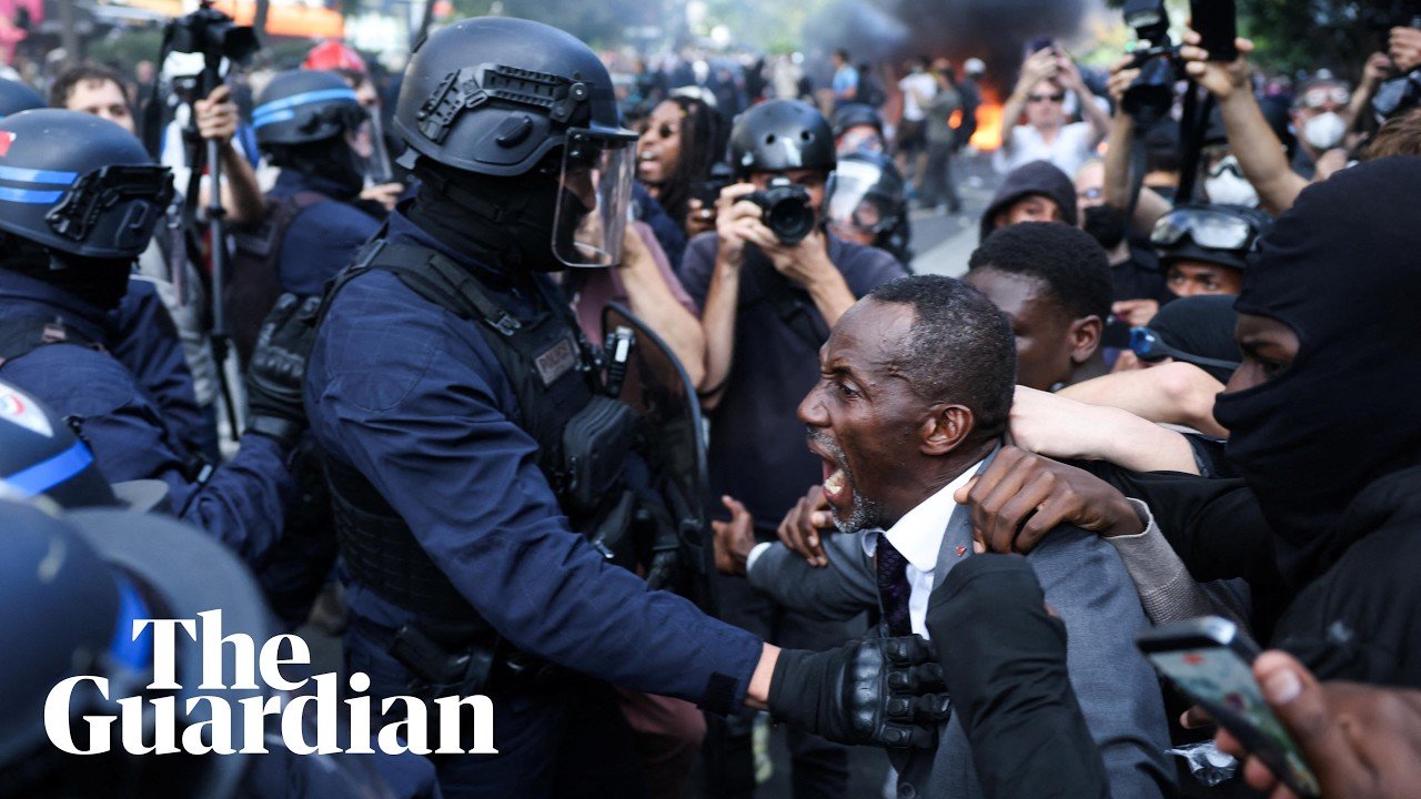 French mayor teargassed after shielding student protesters from police