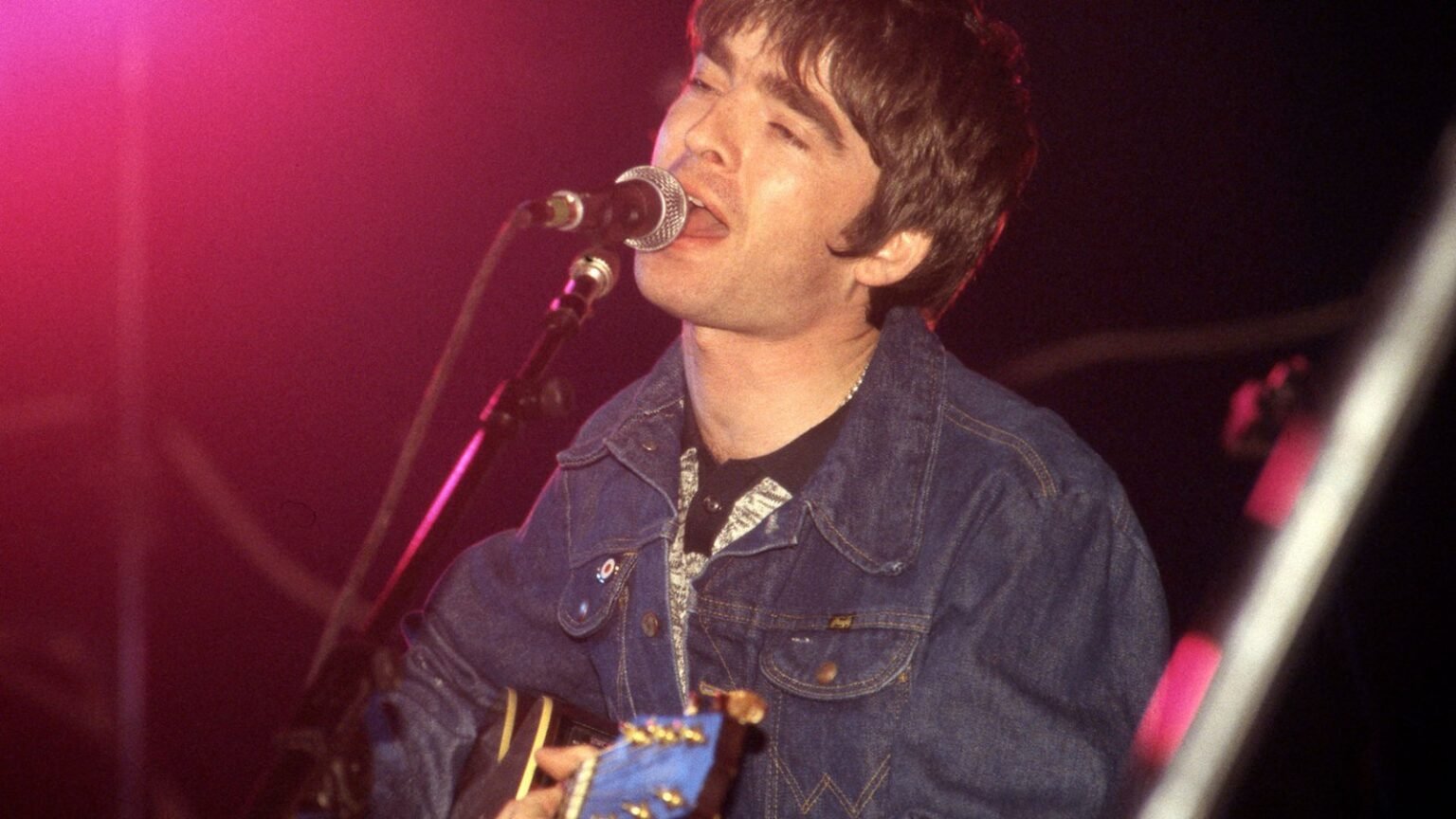 Noel Gallagher’s ‘MTV Unplugged’ Acoustic Guitar Fetches $300,000 at Auction