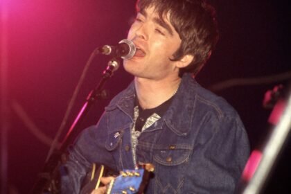 Noel Gallagher’s ‘MTV Unplugged’ Acoustic Guitar Fetches $300,000 at Auction