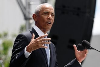 Obama warns donors that races are 'on the razor's edge' as he ramps up midterm push
