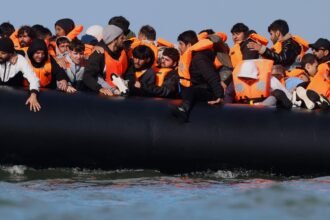 UK-France 'one in, one out' migrant deal scrapped