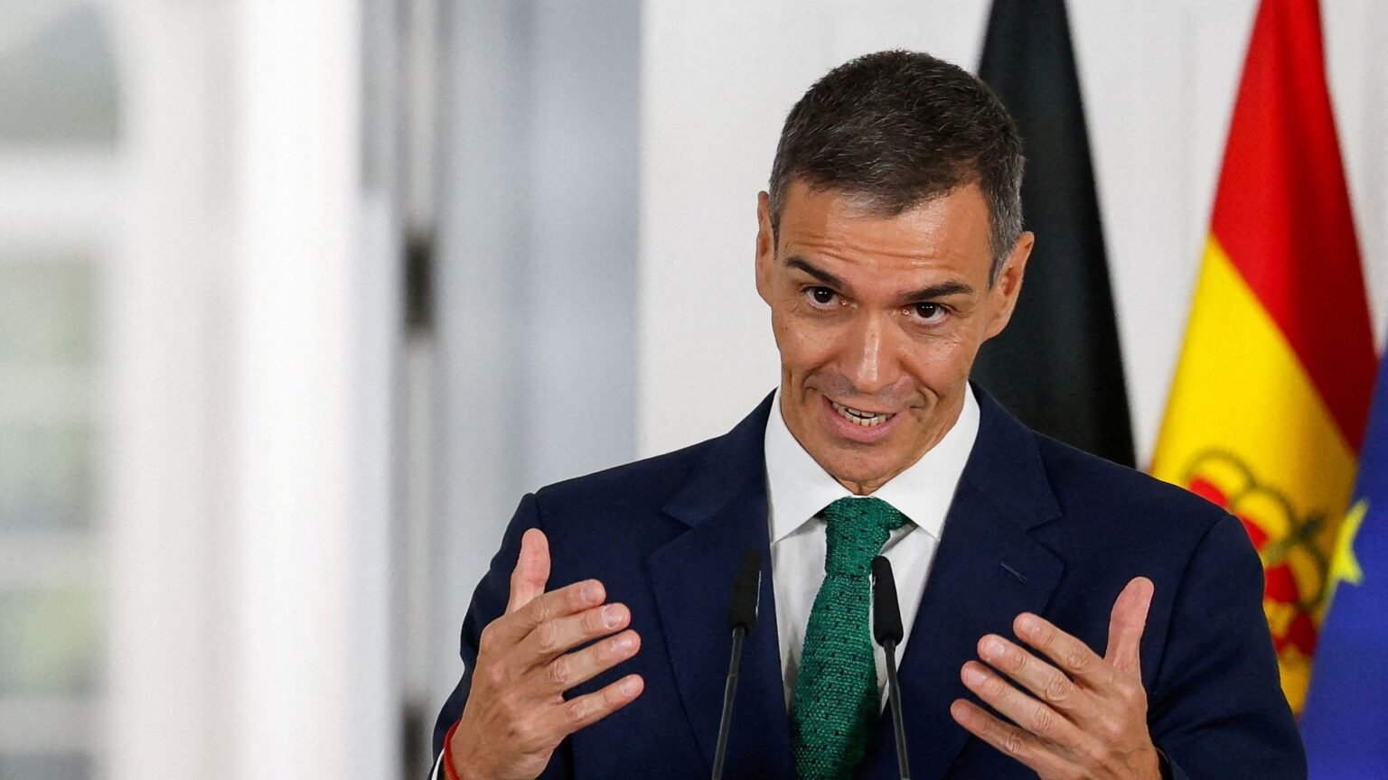 Spanish PM calls snap election
