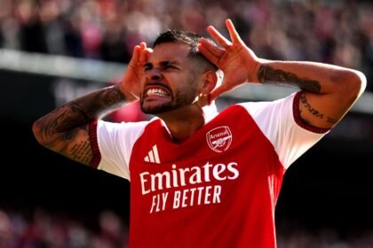 Arsenal come from behind to beat stubborn Leeds