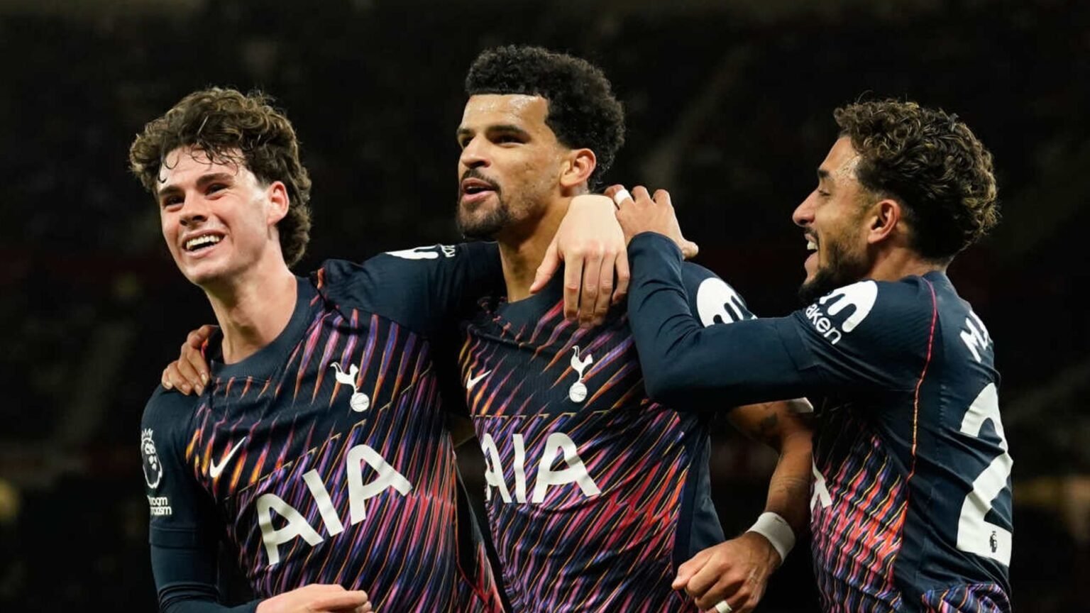 Ten-man Spurs claim dramatic draw at Old Trafford as Man Utd booed off