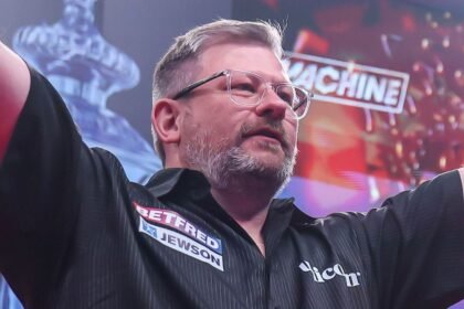 Wade and Aspinall make statement ahead of World Grand Prix semi-finals