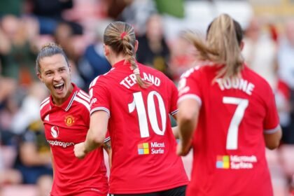 Superb Zigiotti chip keeps up Man Utd resurgence with Liverpool win