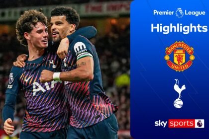 Solanke heads late equaliser for 10-man Spurs against Man Utd
