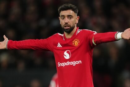 Carrick must share burden of Man Utd's failings with his players