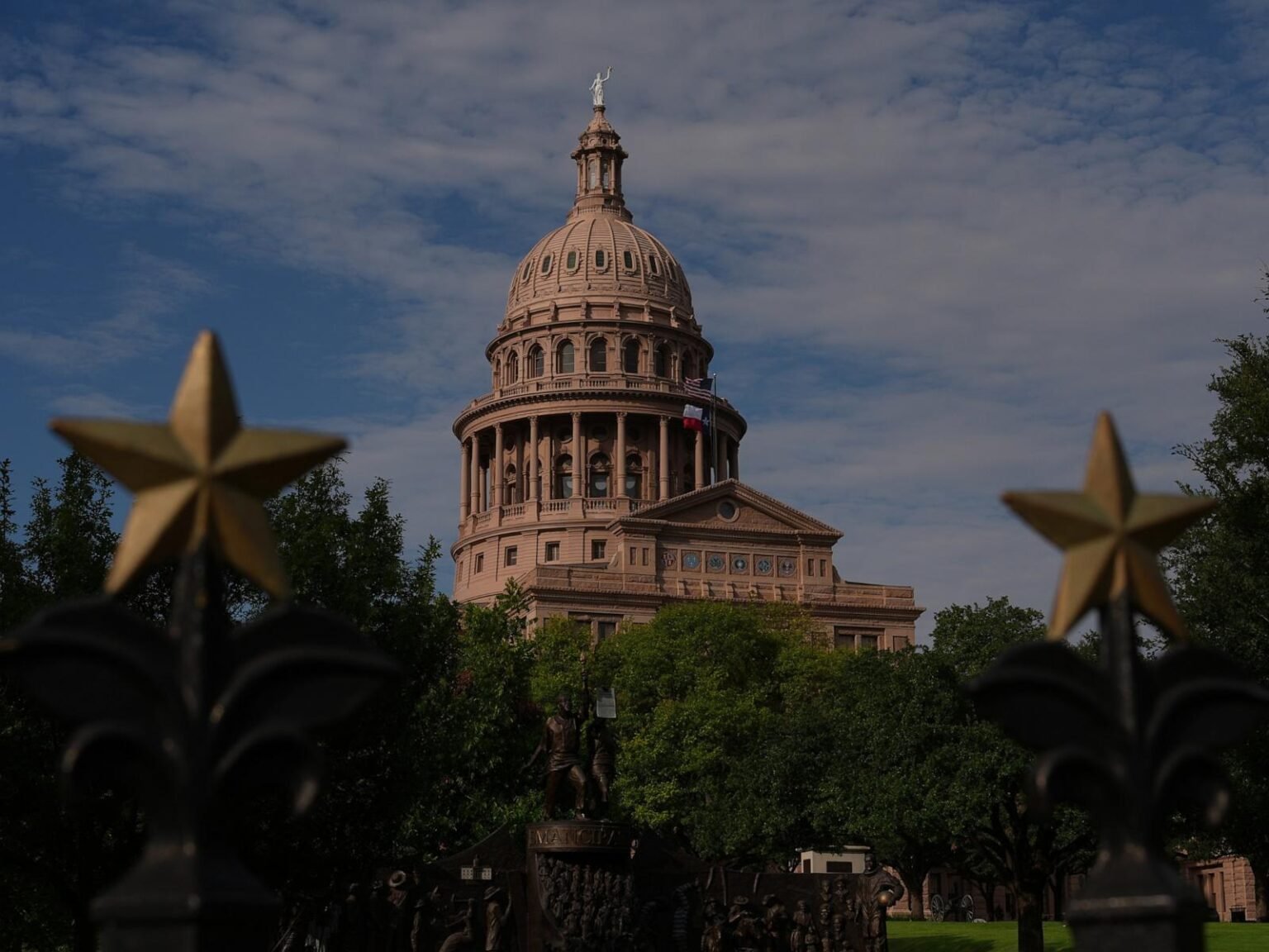 Man in custody following tip about 'violent attack' on Texas capitol: Authorities