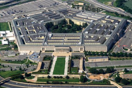 Elon Musk and Palmer Luckey's new Pentagon roles raise ethics worries