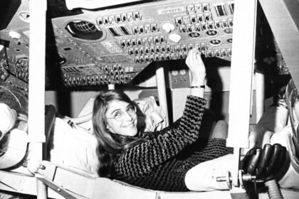 Margaret Hamilton, who led a software team for NASA's Apollo program, dies at 90