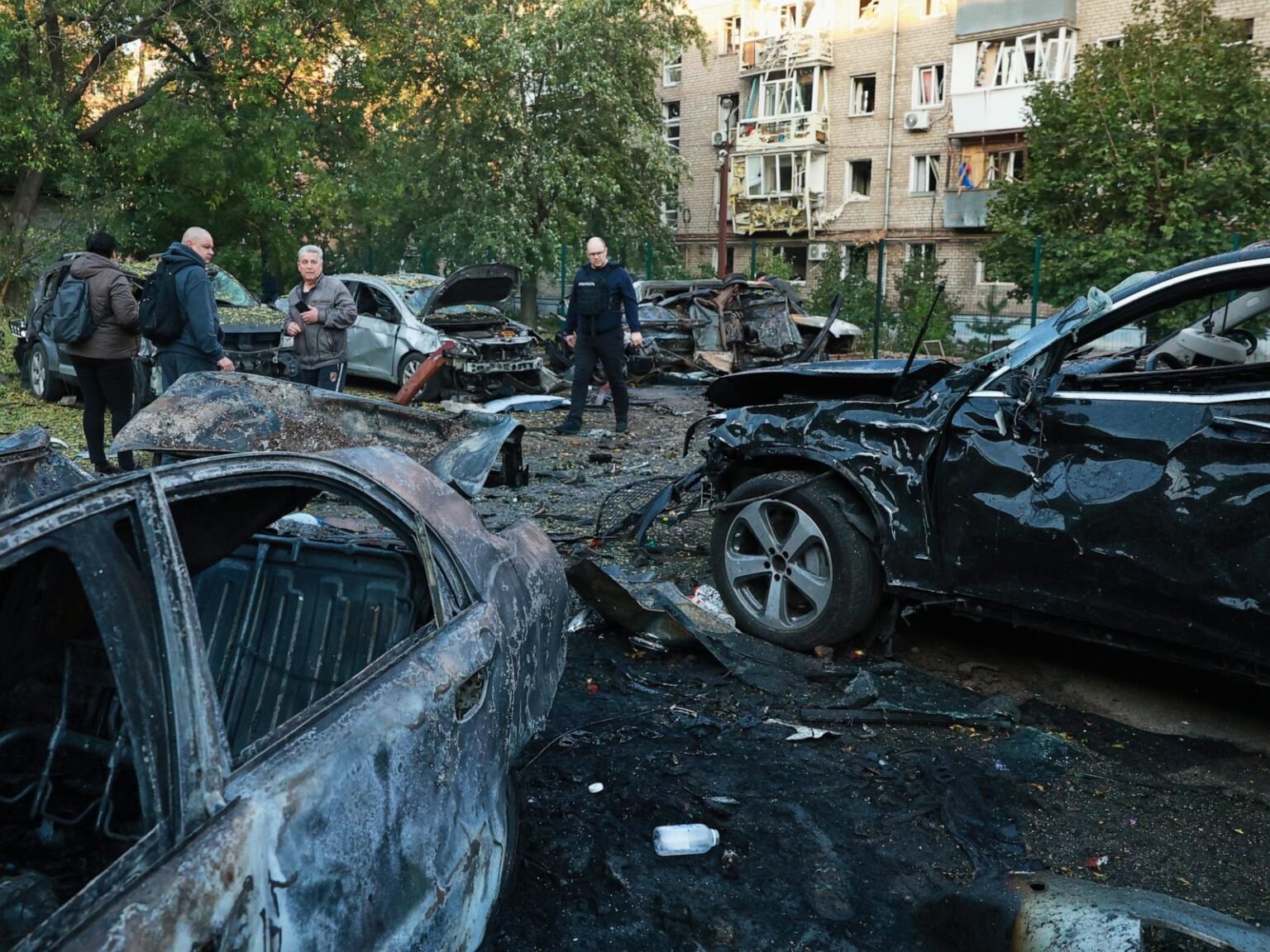 Russian strikes kill 2 in Ukraine as Kyiv struggles to counter Russian attacks