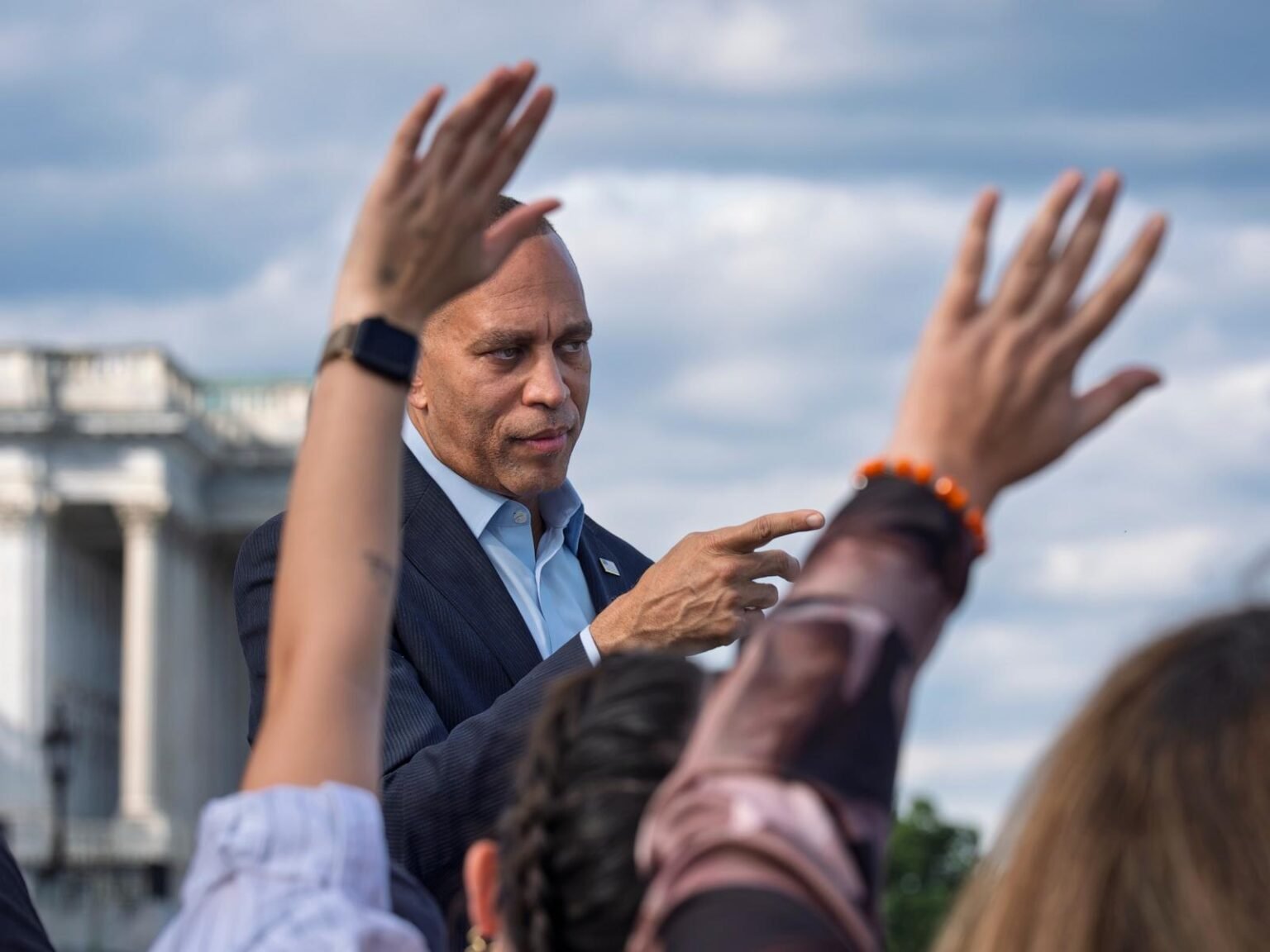 Jeffries says House Democrats reaching to flip Trump districts